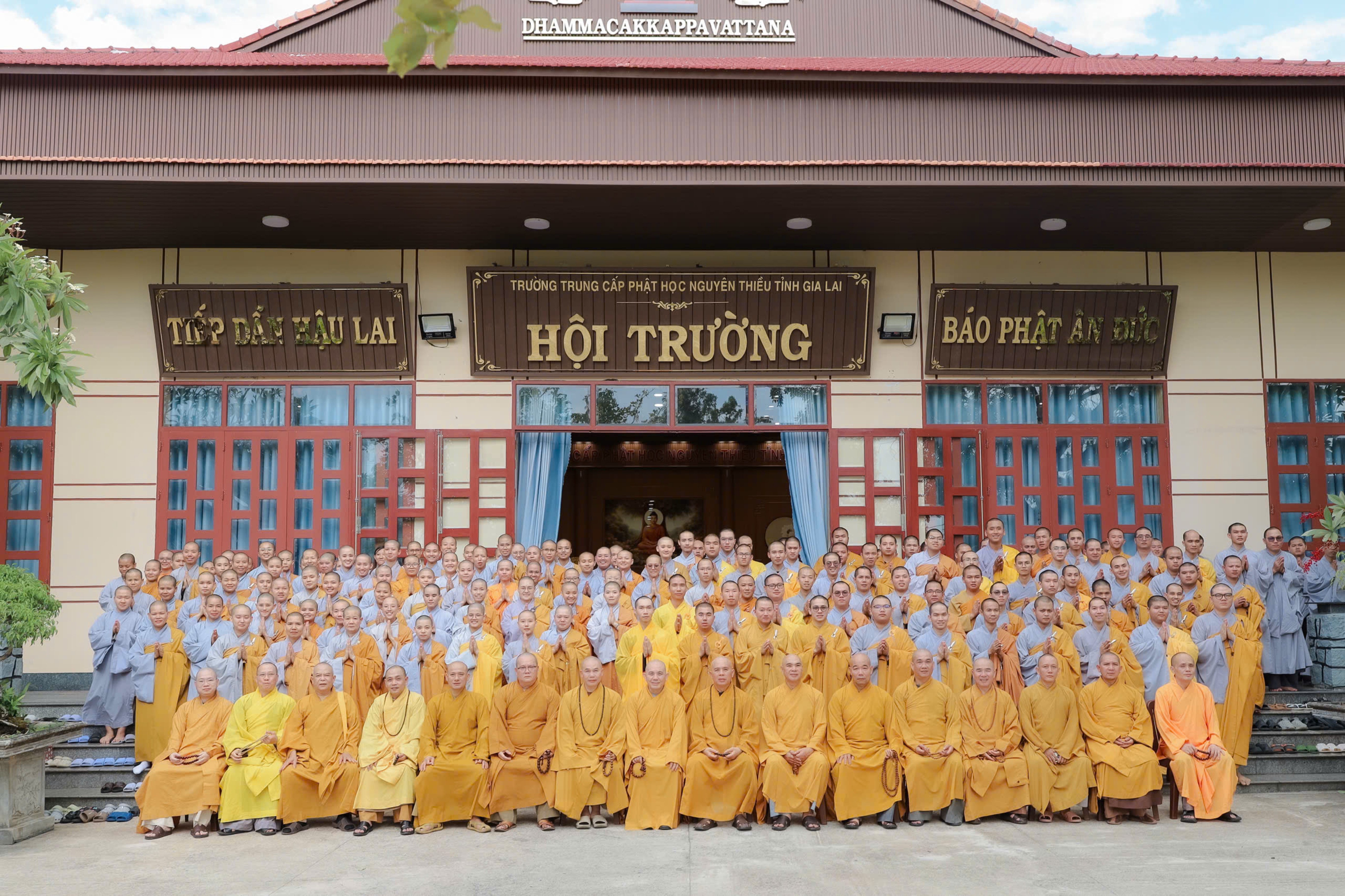Ban Thường trực Ban Trị sự thăm các đạo tràng An cư kiết hạ trong tỉnh
